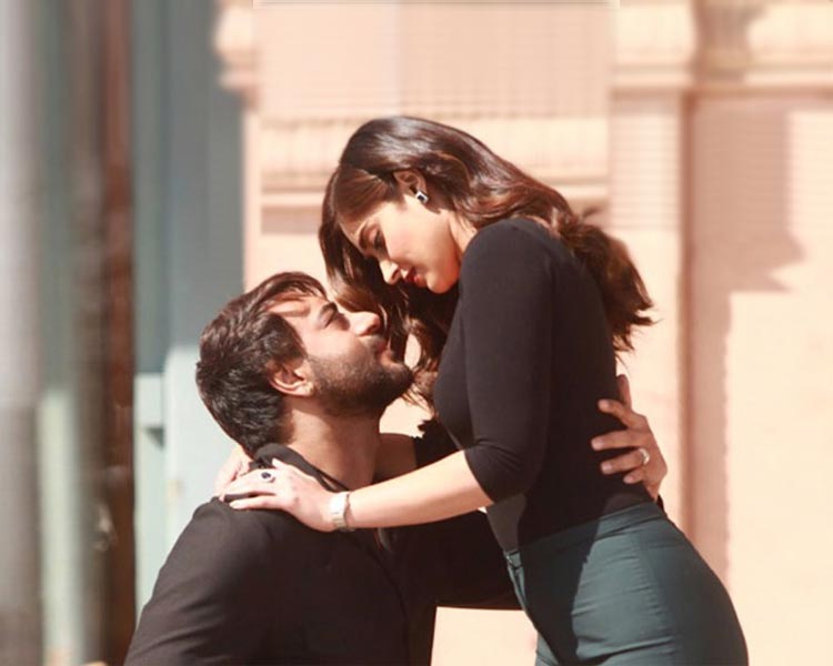 Mere Rashke Qamar - Baadshaho