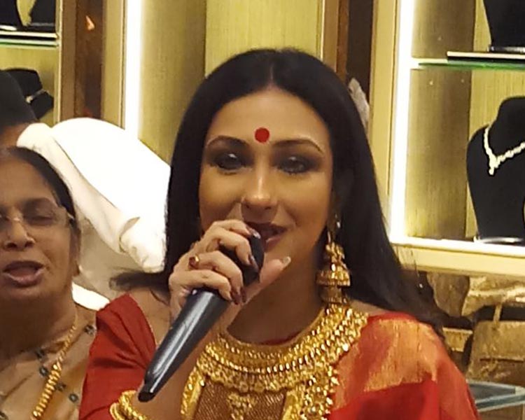 Rituparna sengupta inaugurating the new store of Shyam Sundar co Jewelers Rituparna sengupta inaugurating the new store of Shyam Sundar co Jewelers