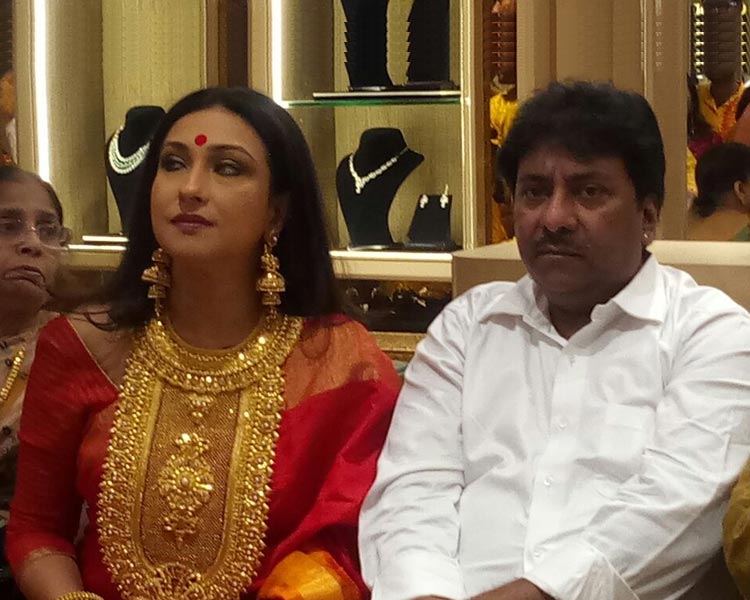 Ustad Rashid Khan and  Rituparna sengupta at the inauguration ceremony of Shyam Sundar Co Jewelers new store