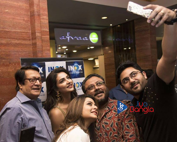 Ranjit Mallick, Koyel  Mallick,  Subhashree Ganguly, Soham Chakraborty  and Director Premendu Bikash Chaki at the premier of movie Honeymoon.
