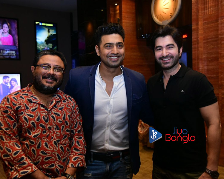 Director Premendu Bikash Chaki, Dev and Jeet at the premier of movie Honeymoon. Director Premendu Bikash Chaki, Dev and Jeet at the premier of movie Honeymoon.