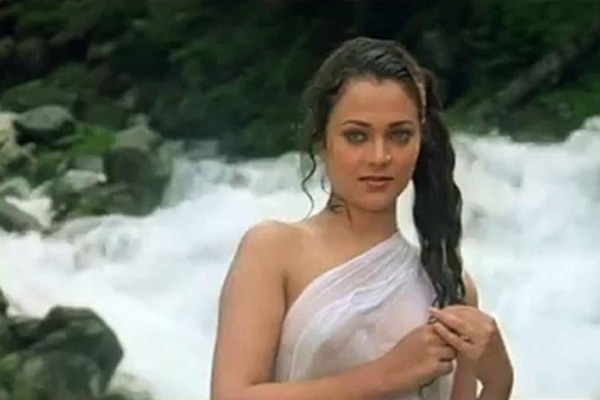 Mandakini in Ram Teri Ganga Maili