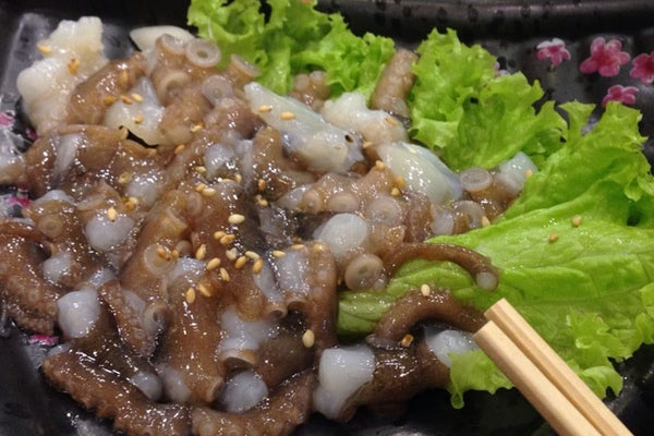 9. Sannakji (consumed in Korea): Pieces of baby octopus can turn out to be fatal if not chewed properly, because they keep on moving even after being cut and can choke you to death.