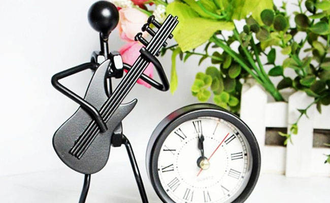Desk clock to keep you updated about the time.