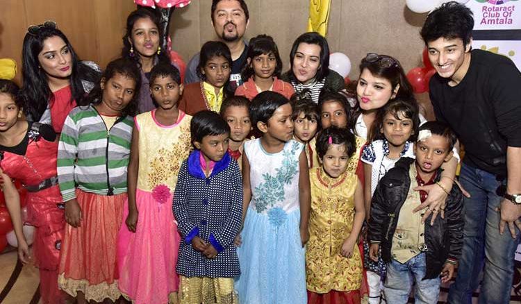 Arpita Chatterjee, Pallabi Chatterjee and Tota Roy Chowdhuy poises “Muskaan” that brings smile to the under-privileged kids