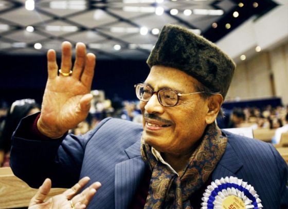 Obituary: Legendary singer Manna Dey passed away due to lung infection in Bangalore