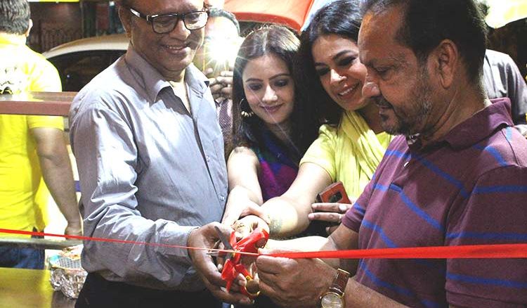 Rolls of Royal' Celebrated Grand Opening on Akshay Tritiya - Jiyo Bangla Rolls of Royal' Celebrated Grand Opening on Akshay Tritiya - Jiyo Bangla