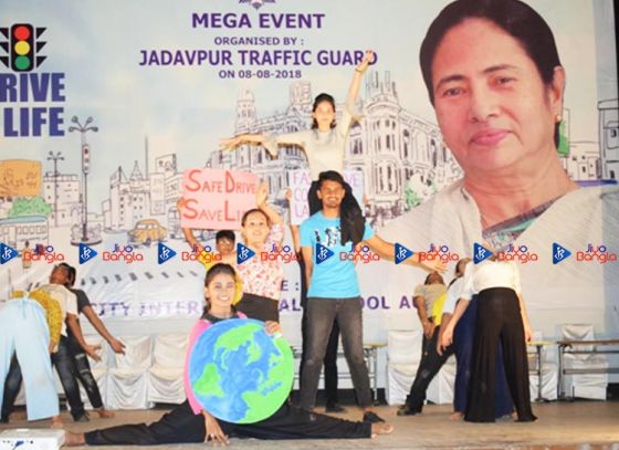 Jadavpur Traffic Guard celebrates ‘Safe Drive Save Life’