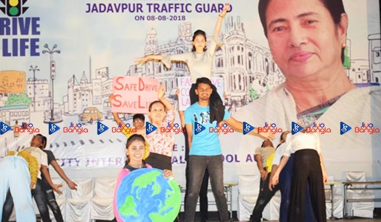 Jadavpur Traffic Guard celebrates ‘Safe Drive Save Life’