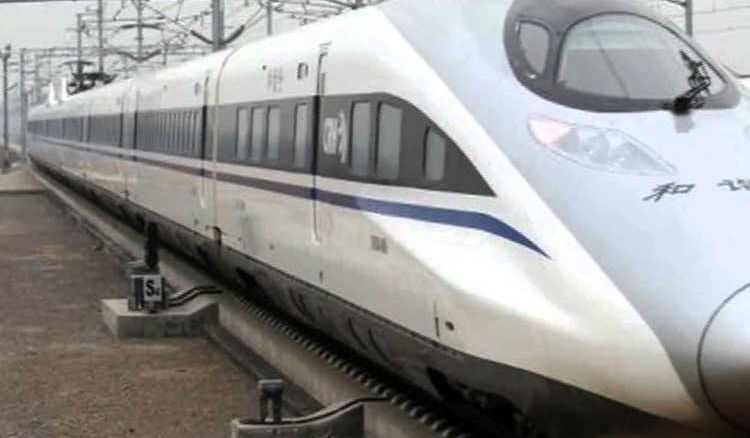 Engineless trains between Howrah and Delhi