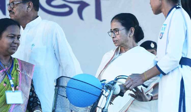 CM Mamata Banerjee gives a strong message