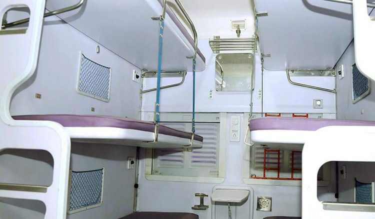 Indian Rail gets fashionable capsule hotel