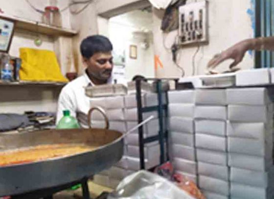 কলকাতার রাস্তায় 'নবাবী খাবার'