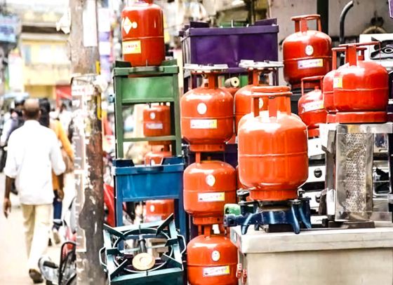 Delayed LPG delivery can cost dealer Rs 1.5 lakh!