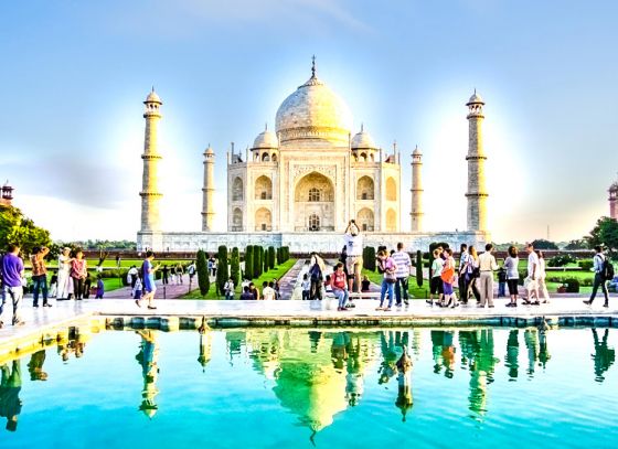 তিন ঘণ্টার বেশি তাজমহলে থাকলে ফাইন