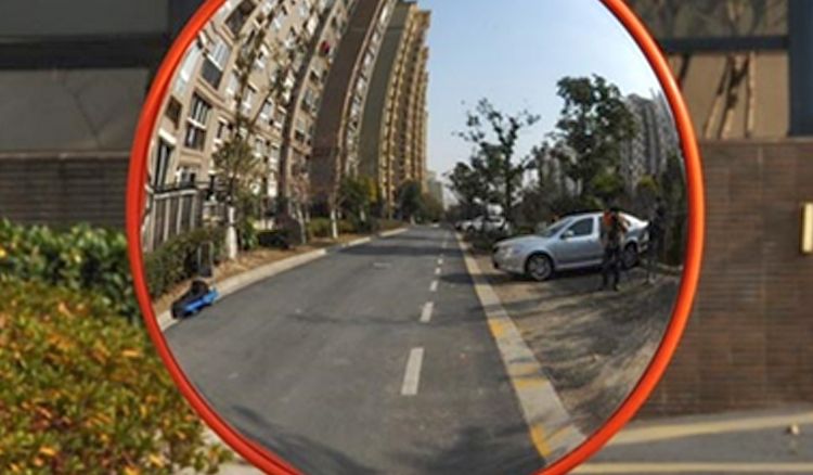 Metro Railway installs convex mirrors in platforms