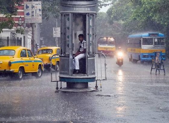 Low pressure belt shifts from Bengal