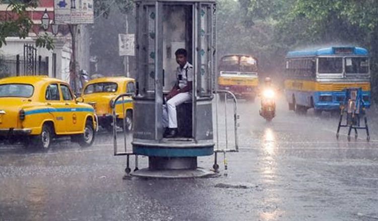 Low pressure belt shifts from Bengal