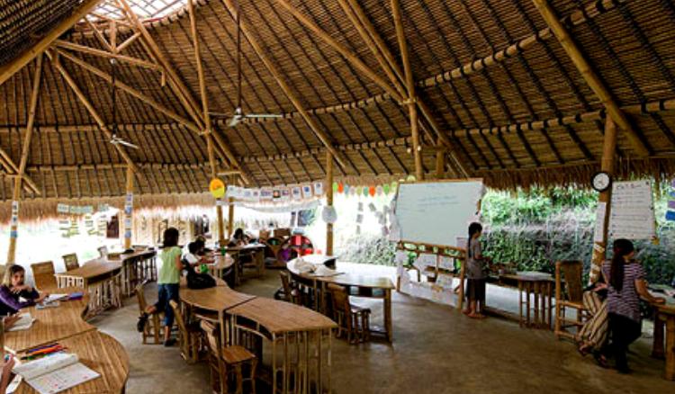 ঠিক যেন ‘বাঁশের কেল্লা’; পরিবেশরক্ষায় বিশ্ব শিক্ষার অঙ্গনে অভিনব ‘গ্রীন স্কুল’