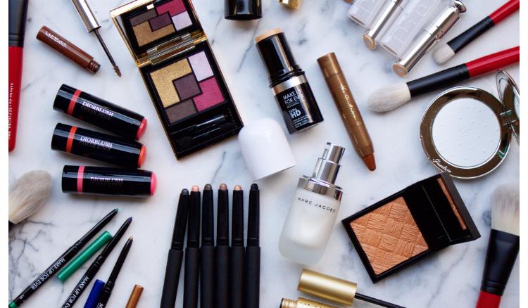 How to choose proper shades of lipstick and blusher