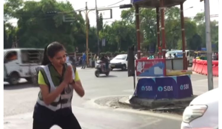 MBA student is managing traffic in a unique way