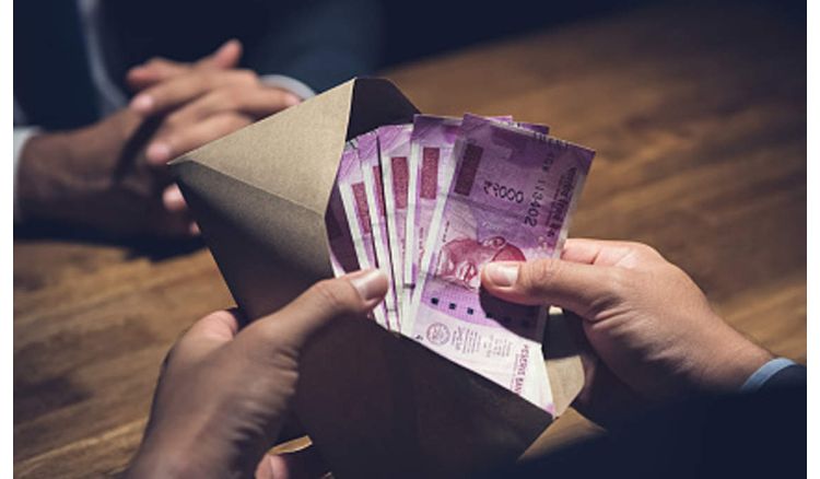 Taking bribery in India has reduced by 10%