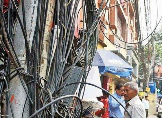Mayor asks cable operators to remove defunct cables