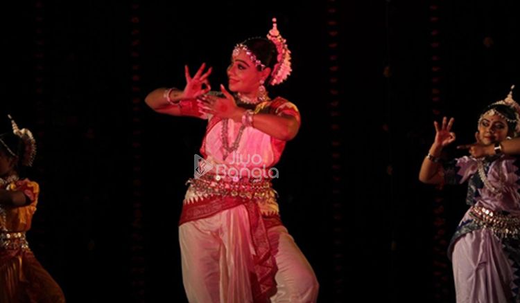 Meet the trained Odissi Dancer- Apsara Guha Thakurta