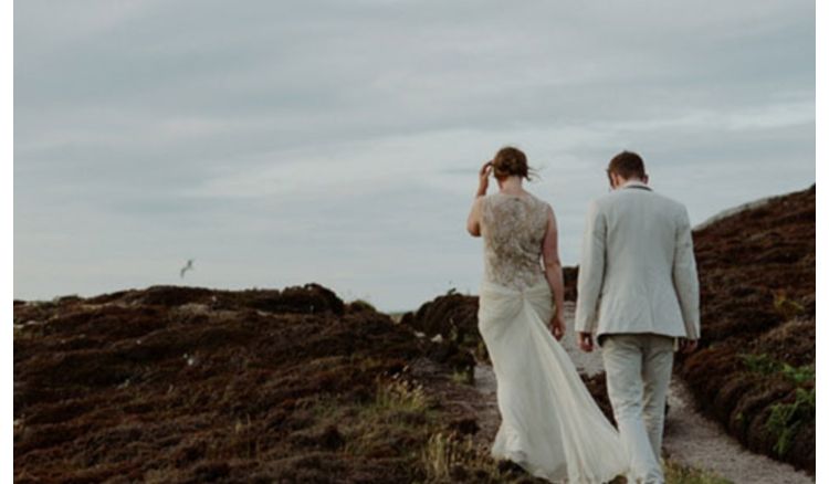 সন্তানের বিয়ে ভেঙে পাত্রের বাবার সাথে পালালো পাত্রীর মা