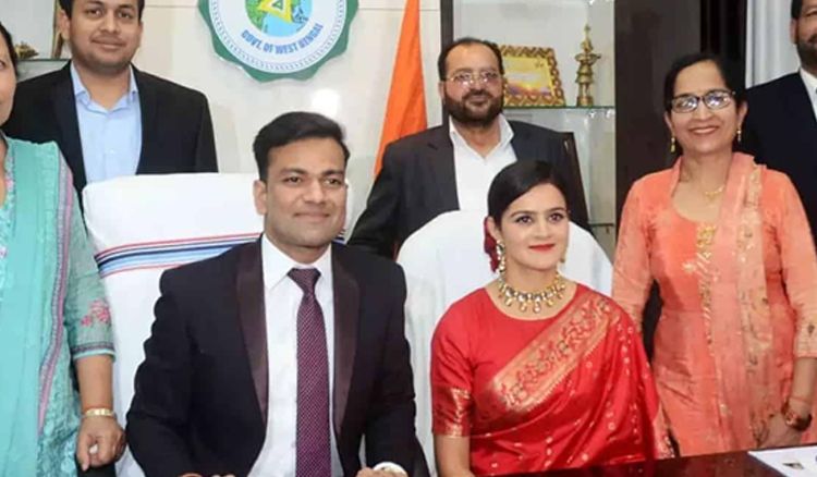 IAS & IPS officer ties knot in office!