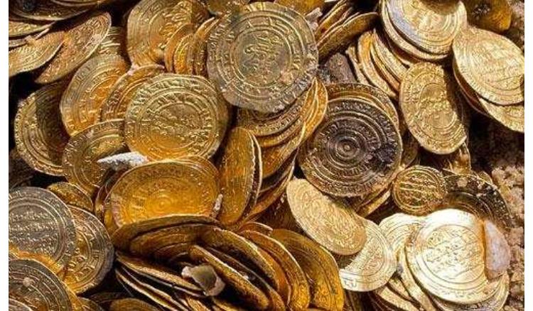 Ancient statues and coins were found in the ark of the zamindar house in Kakadvip