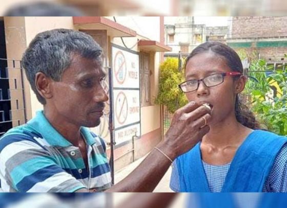 বাবাকে ক্ষেতে সাহায্য করেও উচ্চমাধ্যমিকে অষ্টম প্রিয়াঙ্কা