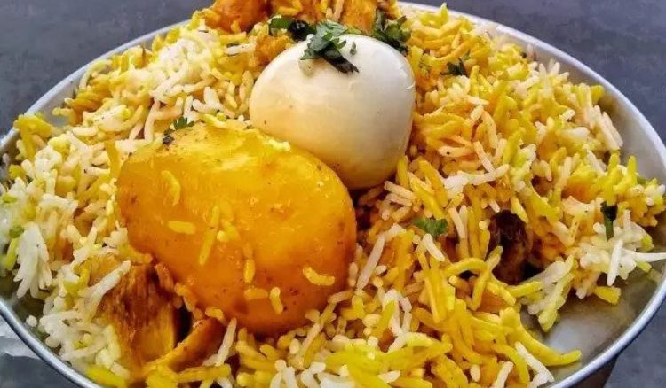 Aloo in Kolkata biryani has left people undivided