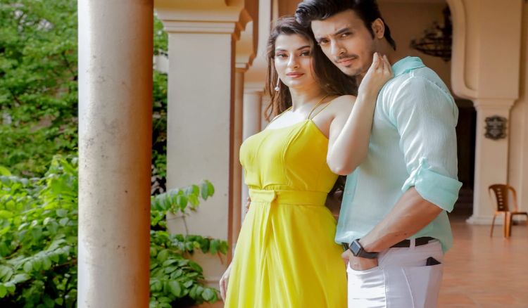 'হয়ে আছি তোর' মিউজিক ভিডিয়োতে জুটি বাঁধলেন জন-সঞ্জনা