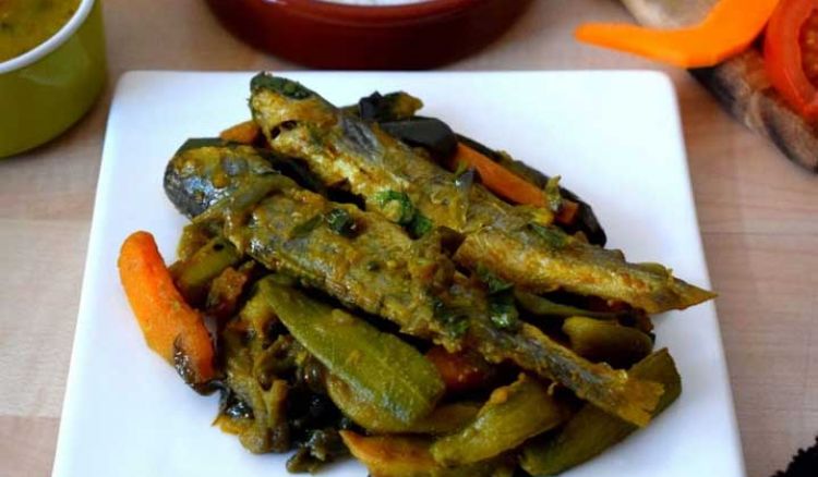 শীত স্পেশ্যাল বাঙালি রান্নাঃ ট্যাংরা চচ্চড়ি ও পালংশাক দিয়ে বেলে মাছ