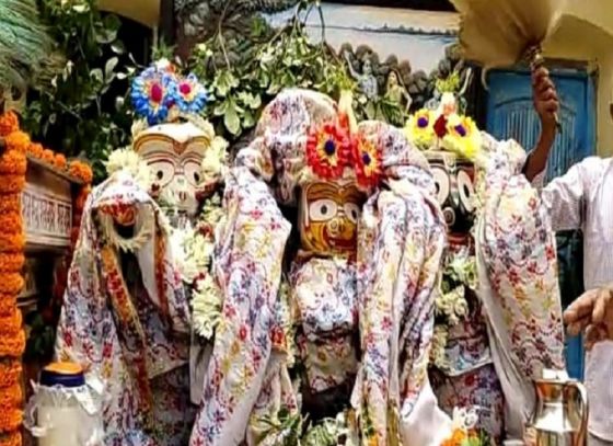 বীরভূমের কোন মন্দিরে প্রতিবছর বনভোজনে যান জগন্নাথ দেব?