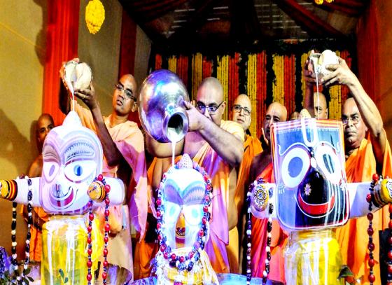 সোনার কুয়া থেকে আনা ১০৮ কলস জলে স্নান করবেন প্রভু জগন্নাথ