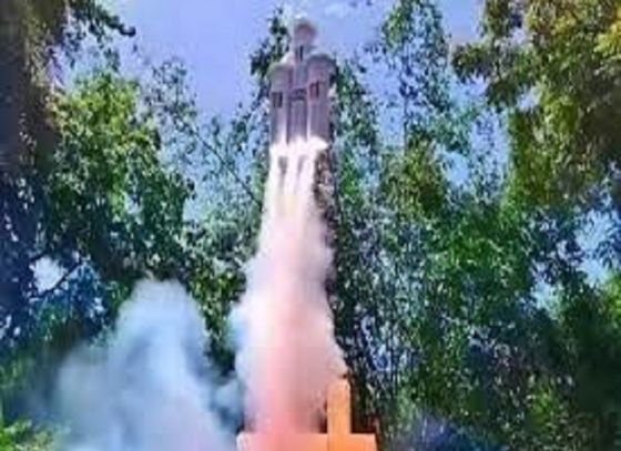 এবার দুর্গাপুরের আকাশে উড়ল ‘চন্দ্রযান’