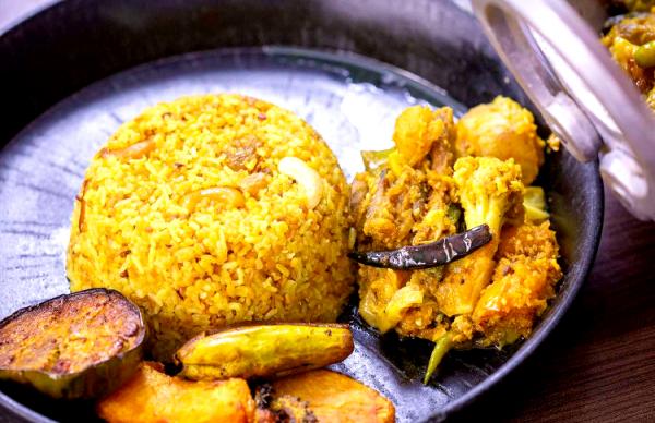 রোব্বারের রেসিপিঃ আমিষ-নিরামিষ ভুনা খিচুড়ি