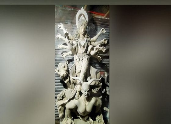Kolkata Traffic Police Sukumar Mandal Makes Durga Idol His Passion And Amazes People