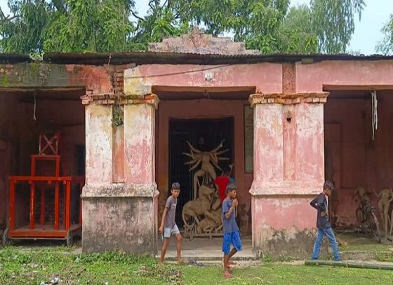 Dinajpur's Bahin Zamindar Bari: Where Durga Puja Began with the Offering of Pegion's Blood 200 Years Ago