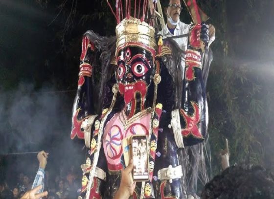 Chanchal's Centuries-Old Tradition: 'Kali Dour’ Competition Enchants Malda Before Immersion!