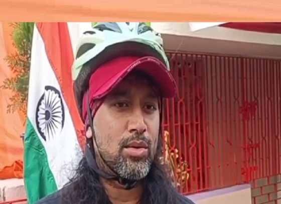 এক অভিনব উদ্যোগ নিয়ে সাইকেল চালিয়ে বিশ্বের ১৯১টি দেশ ঘুরলেন সুন্দরবনের সোমেন!