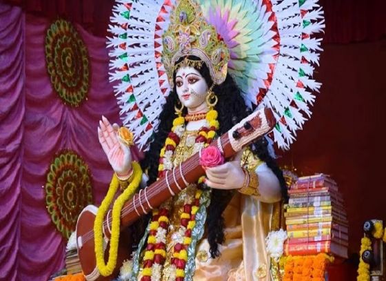 এবছর সরস্বতী পুজোয় হাওড়ার প্যান্ডেলে থিমের ছড়াছড়ি, আকর্ষণ থাকায় দর্শনার্থীদের ভিড়