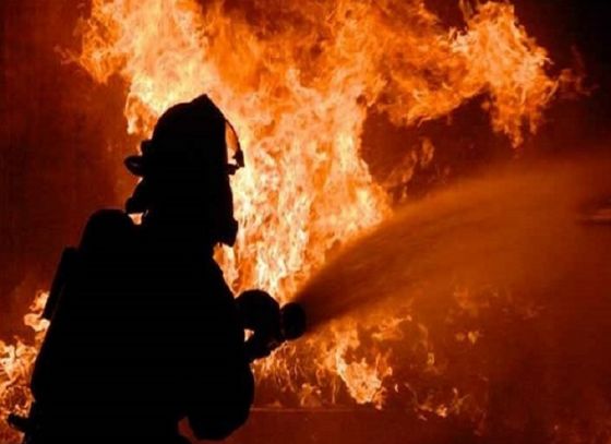 Devastating Fire Broke Out At Kadapara Jute Mills, 10 Fire Engines At The Scene