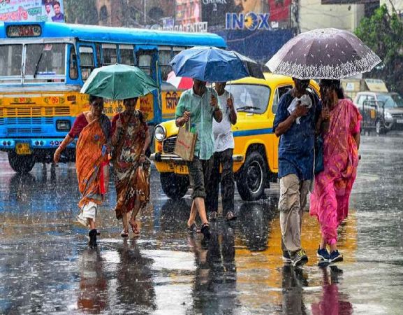 Weather Update In Bengal: আর দু’দিন পরেই বৃষ্টি উধাও হবে দক্ষিণবঙ্গ থেকে, আবারও কী জেলায় জেলায় শুরু হবে তাপপ্রবাহ?