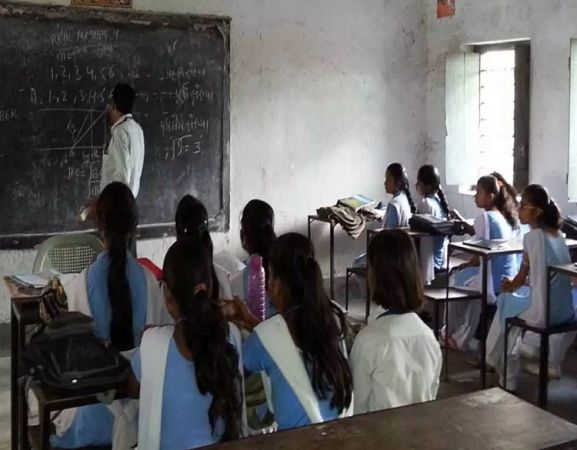Private Tuition: সরকারী স্কুলের শিক্ষকদের বন্ধ করতে হবে ‘প্রাইভেট টিউশন’, জানাল কলকাতা হাইকোর্ট