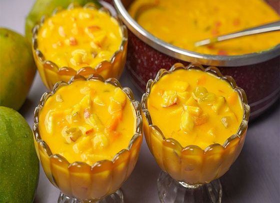 গরমে বাড়িতেই বানান ভাপা আম দই