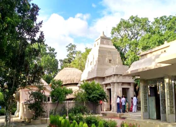 বেনিয়াটোলা স্ট্রিটের এই বাড়িতেই রামকৃষ্ণ পরমহংসদেবের সঙ্গে পরিচয় হয় বঙ্কিমচন্দ্রের