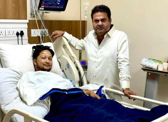 হাসপাতাল থেকে ভাইরাল ‘ইন্ডিয়ান আইডল ১২’ খ্যাত গায়ক পবনদীপ রাজন –এর ছবি, কেমন আছেন তিনি?